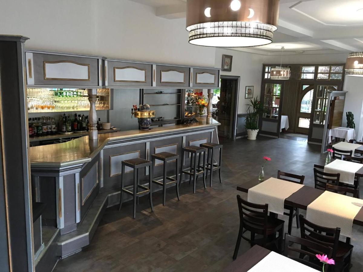 Hotel Restaurant Le Bristol นีเดอร์บรอนน์-เลส์-แบ็งส์ ภายนอก รูปภาพ