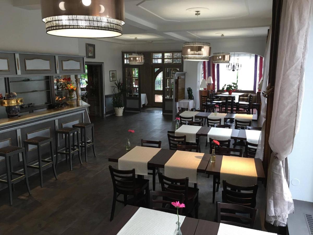 Hotel Restaurant Le Bristol นีเดอร์บรอนน์-เลส์-แบ็งส์ ภายนอก รูปภาพ